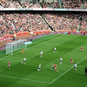 Arsenal vs. Tottenham: FA Womens Super League Clash at Emirates Stadium (2022-23) Arsenal vs. Tottenham: FA Womens Super League Clash at Emirates Stadium (2022-23)