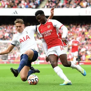 Arsenal vs. Tottenham: Intense Clash at Emirates Stadium (2023-24) Arsenal vs. Tottenham: Intense Clash at Emirates Stadium (2023-24)