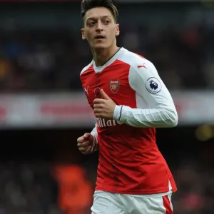 Arsenal vs. Tottenham: Mesut Ozil in Action at the Emirates Stadium (Premier League 2016-17) Arsenal vs. Tottenham: Mesut Ozil in Action at the Emirates Stadium (Premier League 2016-17)