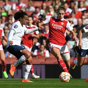 Arsenal vs. Tottenham: Miedema Faces Off in Barclays WSL Showdown
