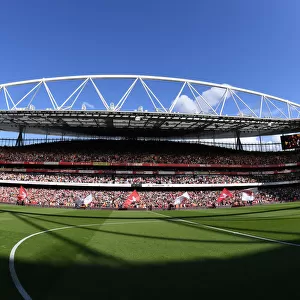 Arsenal vs. Tottenham: Premier League Rivalry at the Emirates Stadium - Battle in London