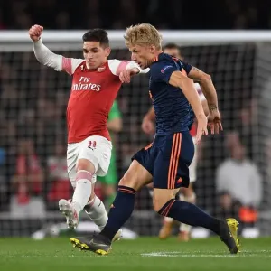 Arsenal vs Valencia: Torreira Closes Down Wass in Europa League Semi-Final Showdown