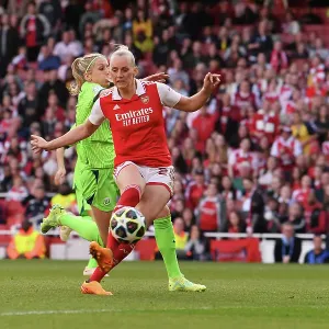 Arsenal vs. VfL Wolfsburg: Controversial Offside Call Overturned by VAR in UEFA Women's Champions League Semifinal Arsenal vs. VfL Wolfsburg: Controversial Offside Call Overturned by VAR in UEFA Women's Champions League Semifinal