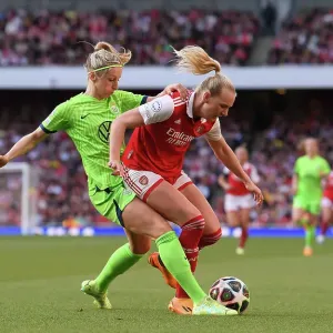 Arsenal vs. VfL Wolfsburg: A Battle for Possession in the UEFA Women's Champions League Semifinal Arsenal vs. VfL Wolfsburg: A Battle for Possession in the UEFA Women's Champions League Semifinal