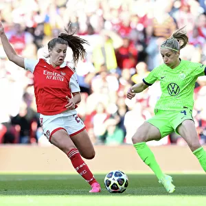 Arsenal vs. VfL Wolfsburg: A Battle in the UEFA Women's Champions League Semifinals (2022-23)