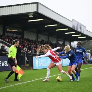 Arsenal vs. West Ham United: A Battle for Possession in the Barclays Women's Super League