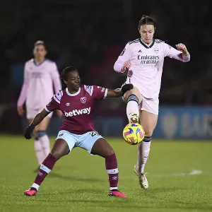 Arsenal vs. West Ham United: A Battle for Possession in the Women's Super League Arsenal vs. West Ham United: A Battle for Possession in the Women's Super League