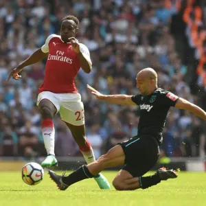 Arsenal vs. West Ham: Welbeck Leaps Over Zabaleta in Intense Premier League Clash Arsenal vs. West Ham: Welbeck Leaps Over Zabaleta in Intense Premier League Clash