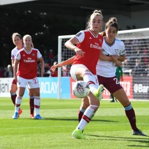 Arsenal vs West Ham Women: A Battle for WSL Supremacy - Jill Roord vs Laura Vetterlein Clash