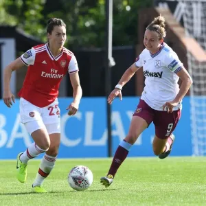 Arsenal vs. West Ham Women: A Fierce Battle in the WSL - Schnaderbeck vs. Thomas Clash at Meadow Park