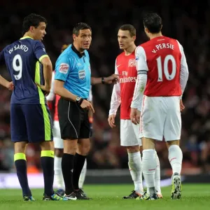 Arsenal vs. Wigan: Referee Andre Mariner Mediates Between Vermaelen, van Persie, and Di Santo