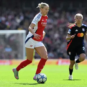 Arsenal WFC v Olympique Lyonnais - UEFA Women's Champions League Semi Final First Leg