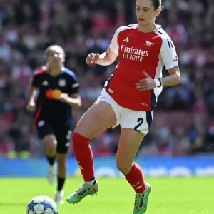 Arsenal WFC v Olympique Lyonnais - UEFA Women's Champions League Semi Final First Leg