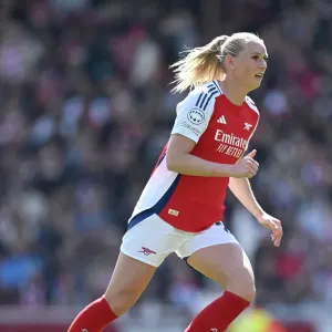 Arsenal WFC v Olympique Lyonnais - UEFA Women's Champions League Semi Final First Leg