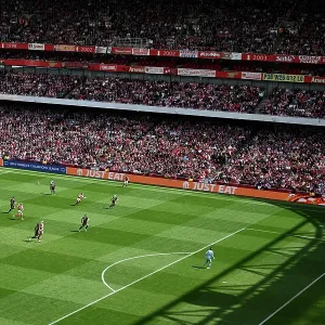 Arsenal WFC v Olympique Lyonnais - UEFA Women's Champions League Semi Final First Leg
