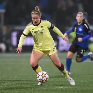 Arsenal WFC's Kim Little Battles for Victory in UEFA Women's Champions League Clash against HB Koge