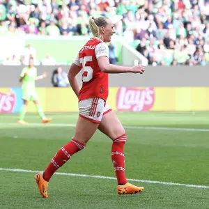Arsenal Women Advance in Champions League: Stina Blackstenius Scores in Semifinal 1st Leg vs. VfL Wolfsburg