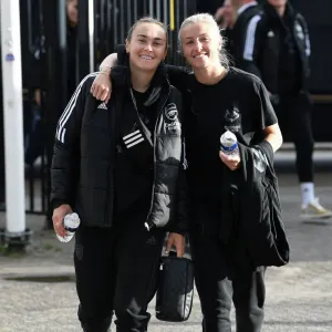 Arsenal Women Take on Ajax in UEFA Champions League Qualifiers: Foord and Williamson at the Forefront Arsenal Women Take on Ajax in UEFA Champions League Qualifiers: Foord and Williamson at the Forefront