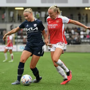 Arsenal Women Battle Linkopings FC in UEFA Champions League Clash