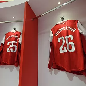 Arsenal Women: Calm in the Changing Room Before Taking on Manchester United in FA Women's Super League 2022-23