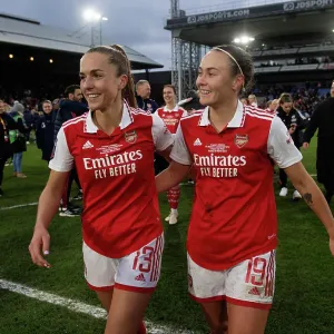 Arabella donne celebrano la vittoria finale della Coppa Conti contro i Blues di Londra
