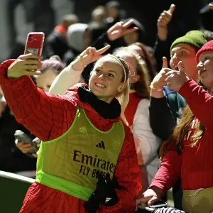Arsenal Women Celebrate Conti Cup Victory: Amanda Ilestedt Amid Cheering Fans Arsenal Women Celebrate Conti Cup Victory: Amanda Ilestedt Amid Cheering Fans