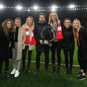 Arsenal Women Celebrate Continental Cup Victory: Van de Donk, Nobbs, Williamson, Montemurro, Quinn, O'Reilly, Mead