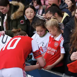 Arsenal Women Celebrate FA Super League Triumph over Tottenham Hotspur