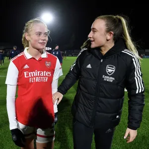 Arsenal Women Celebrate FA WSL Cup Triumph Over Aston Villa