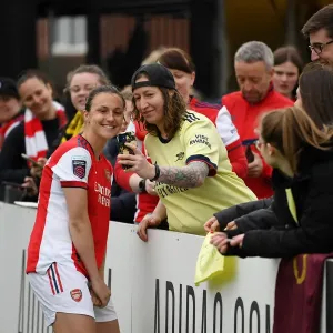 Arsenal Women Celebrate with Fans After Victory Over Aston Villa in FA WSL Arsenal Women Celebrate with Fans After Victory Over Aston Villa in FA WSL