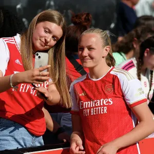 Arsenal Women Celebrate with Fans After Victory Over Aston Villa in FA WSL Arsenal Women Celebrate with Fans After Victory Over Aston Villa in FA WSL