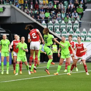 Arsenal Women Take Early Lead in UEFA Champions League Semi-Final Against VfL Wolfsburg