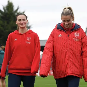 Arsenal Women: Emily Fox and Alessia Russo Pre-Match Focus vs. Watford Women Arsenal Women: Emily Fox and Alessia Russo Pre-Match Focus vs. Watford Women