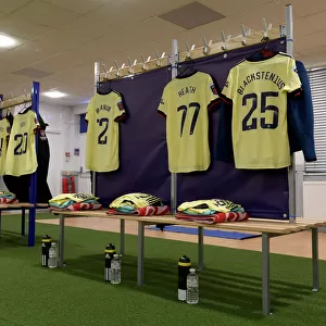 Arsenal Women: Gear Up for Chelsea Showdown in the Changing Room