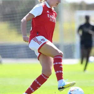 Arsenal Women: Gearing Up for the New Season in Germany - Training Sessions in Herzogenaurach Arsenal Women: Gearing Up for the New Season in Germany - Training Sessions in Herzogenaurach