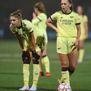 Arsenal Women Take on HB Koge in UEFA Champions League Clash: Miedema and McCabe Lead the Way
