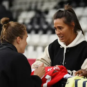 Arsenal Women Honor Fara Williams with Emotional Shirt Tribute vs. Aston Villa Arsenal Women Honor Fara Williams with Emotional Shirt Tribute vs. Aston Villa