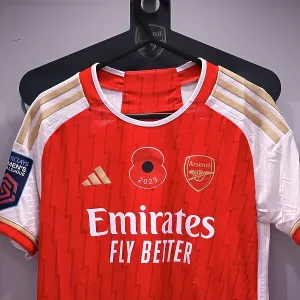Arsenal Women Honor Remembrance Day with Poppy-Adorned Kits against Manchester City