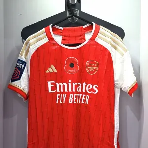 Arsenal Women Honor Remembrance Day with Poppy Kits in Barclays Super League Match against Manchester City
