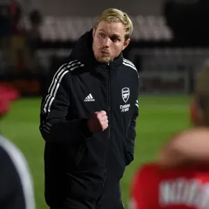 Arsenal Women: Jonas Eidevall Delivers Post-Match Team Talk to Players Against Brighton Hove Albion