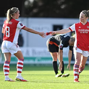 Arsenal Women: Kim Little Passes Captain's Armband to Jordan Nobbs vs Everton Women (2021-22)
