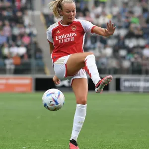Arsenal Women Take on Linkopings FC in UEFA Champions League Showdown