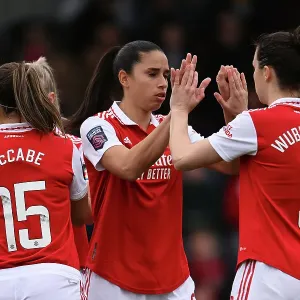Arsenal Women: Pre-Match Huddle - Rafaelle Souza and Lotte Wubben-Moy Unite Before Taking on Manchester City