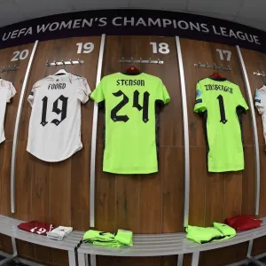 Arsenal Women Prepare for Paris Saint-Germain in UEFA Champions League Quarterfinal Arsenal Women Prepare for Paris Saint-Germain in UEFA Champions League Quarterfinal