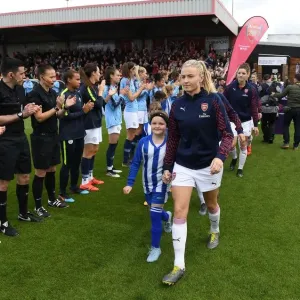 Arsenal Women Receive Guard of Honor from Manchester City Women Ahead of WSL Match