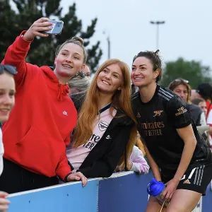 Arsenal Women Triumph at Everton: Jodie Taylor's Post-Match Celebration Arsenal Women Triumph at Everton: Jodie Taylor's Post-Match Celebration