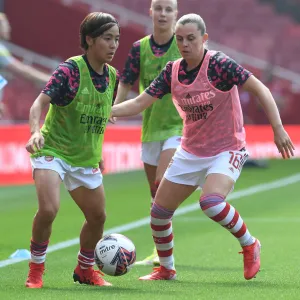 Arsenal Women Jigsaw Puzzle Collection: Arsenal Women v Chelsea Women 2021-22