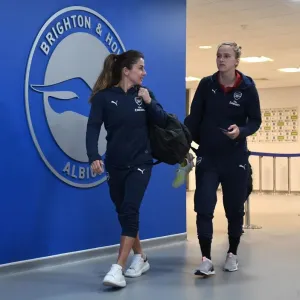 Arsenal Women: Van de Donk and Mead Prepared for Battle against Brighton & Hove Albion Arsenal Women: Van de Donk and Mead Prepared for Battle against Brighton & Hove Albion