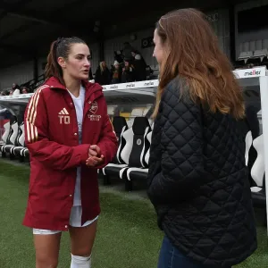 Arsenal Women vs. Watford Women: Emily Fox and Heather O'Reilly Share Post-Match Moment at FA Cup Fourth Round Arsenal Women vs. Watford Women: Emily Fox and Heather O'Reilly Share Post-Match Moment at FA Cup Fourth Round