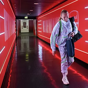 Arsenal Women vs Aston Villa: Frida Maanum's Arrival at Emirates Stadium (2023-24)
